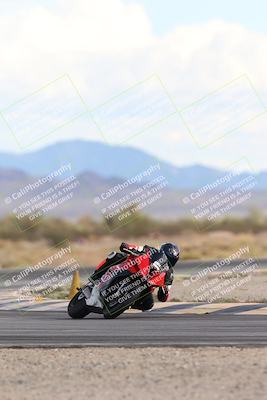 media/Nov-16-2025-Race Pace (Sun) [[8c5fa54630]]/Non Verified Riders (1st 20 Minutes)/5-Turn 15 (110pm)/